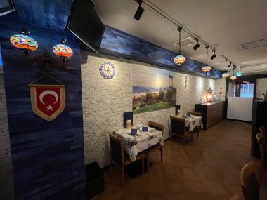 ビションフリーゼ　おもち 自分の事ですが  トルコレストランが素敵だった IMG_9085-380x285